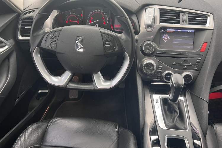 Used DS 5 2013 1.6T Elegant Edition THP160 Interior 2