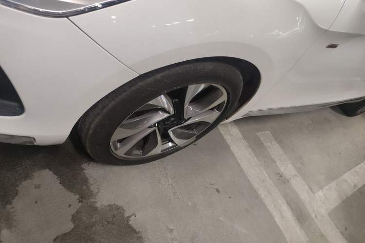 Used DS 5 2013 1.6T Prestige Edition THP200 Left Front Wheel Hub