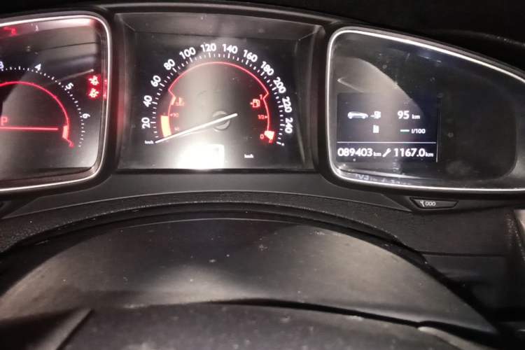 Used DS 5 2013 1.6T Luxury Edition THP160 Odometer Close Up