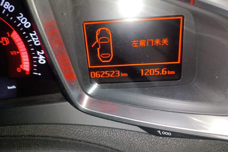 Used DS 5 2013 1.6T Elegant Edition THP160 Odometer Close Up