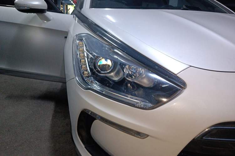 Used DS 5 2013 1.6T Elegant Edition THP160 Right Front Headlight