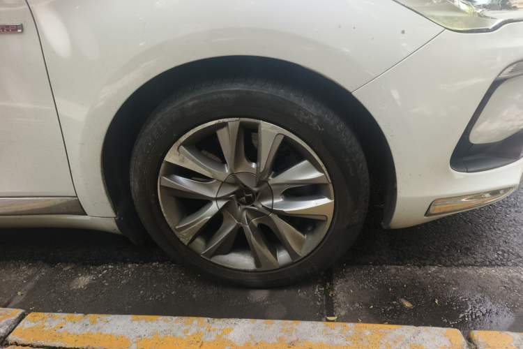 Used DS 5 2013 1.6T Luxury Edition THP200 Right Front Wheel Hub
