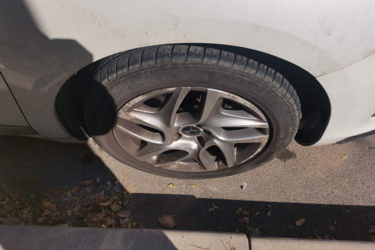 Used DS 5 2013 1.6T Elegant Edition THP160 Right Front Wheel Hub