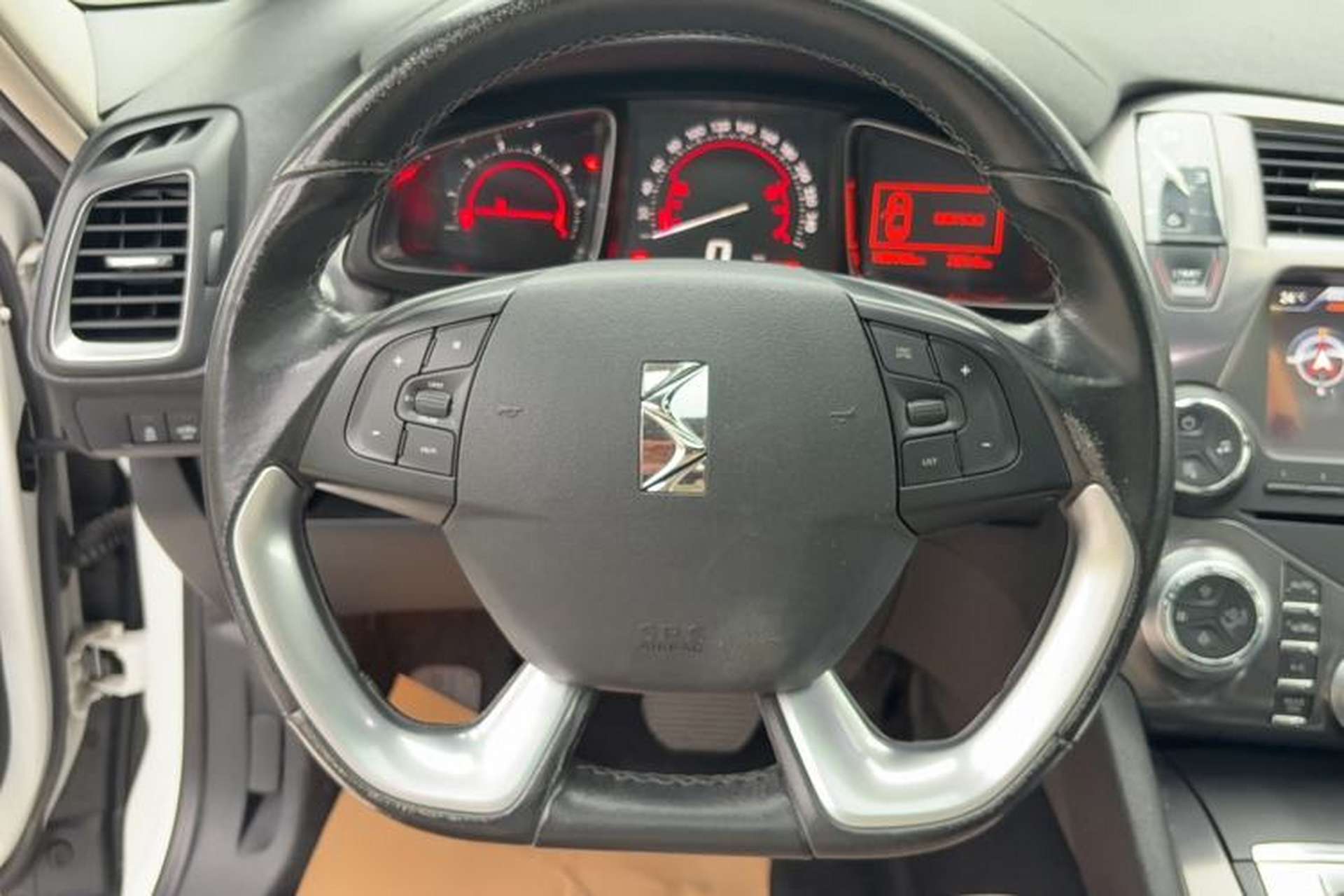 Used DS 5 2013 1.6T Elegant Edition THP160 Steering Wheel