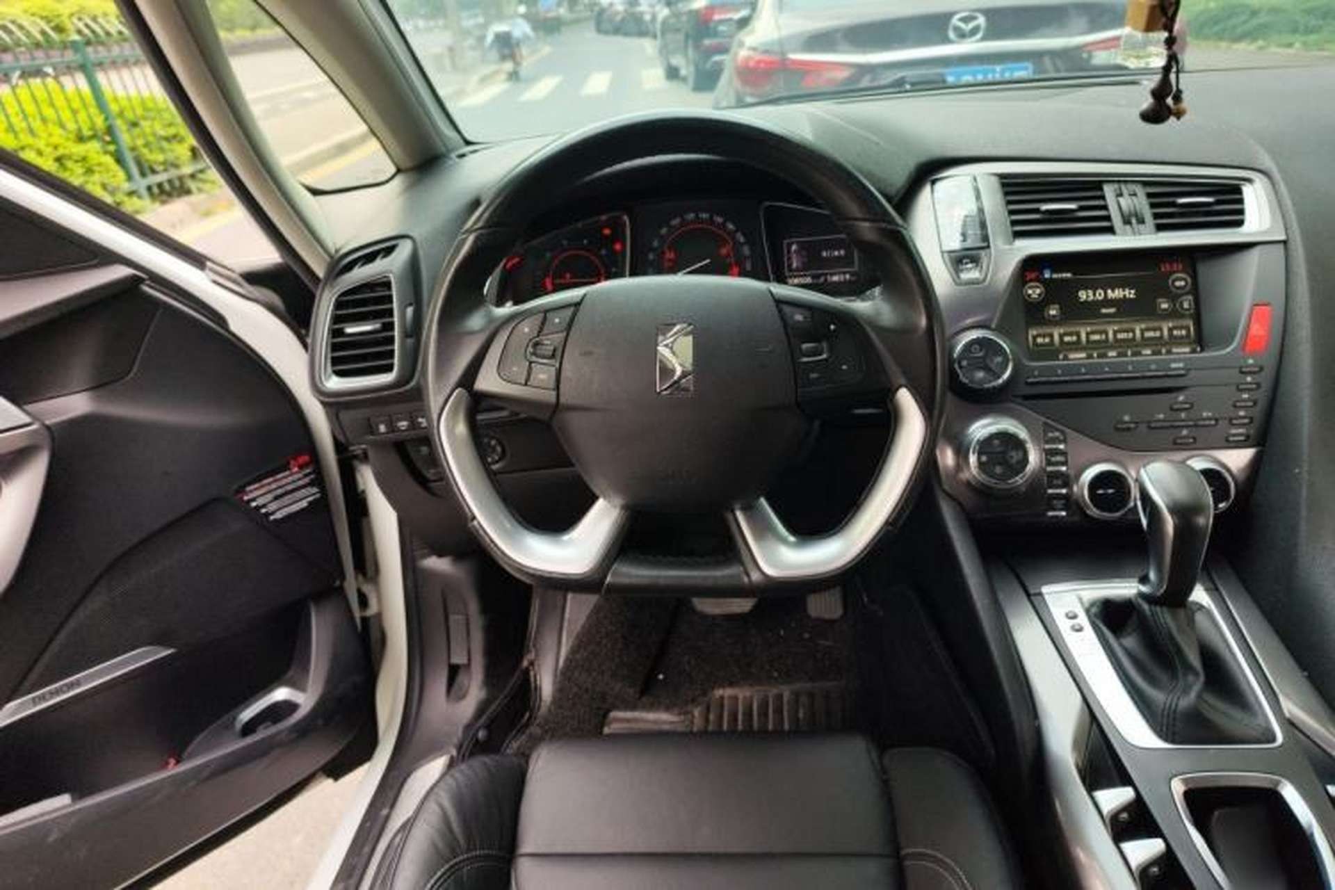 Used DS 5 2013 1.6T Luxury Edition THP160 Steering Wheel