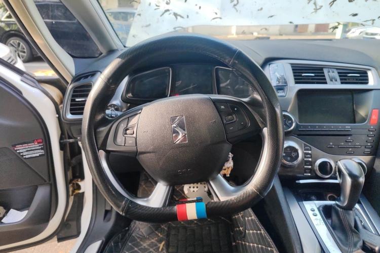 Used DS 5 2013 1.6T Luxury Edition THP200 Steering Wheel