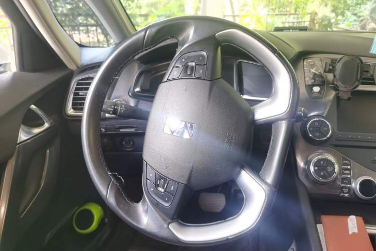 Used DS 5 2013 1.6T Luxury Edition THP160 Steering Wheel