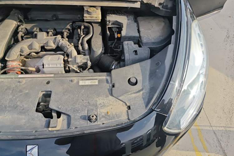 Used DS 5 2014 1.6T Luxury Edition THP160 Engine Bay Left