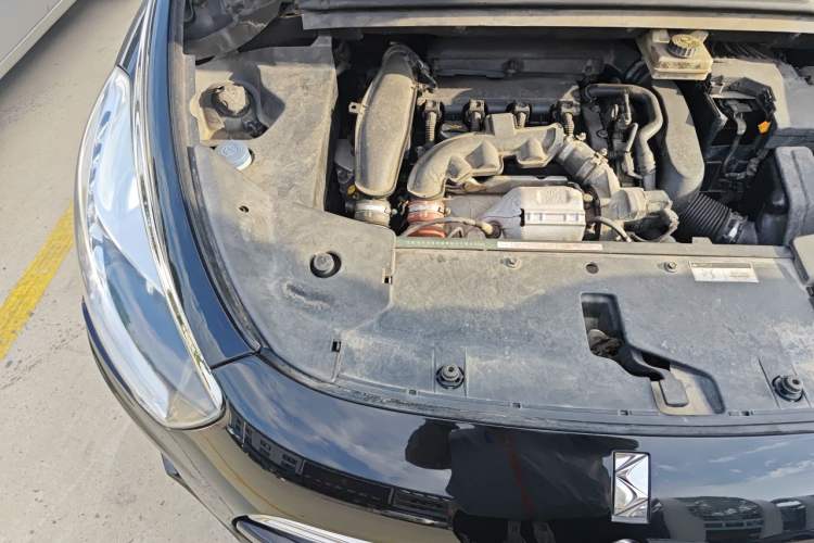 Used DS 5 2014 1.6T Luxury Edition THP160 Engine Bay Right