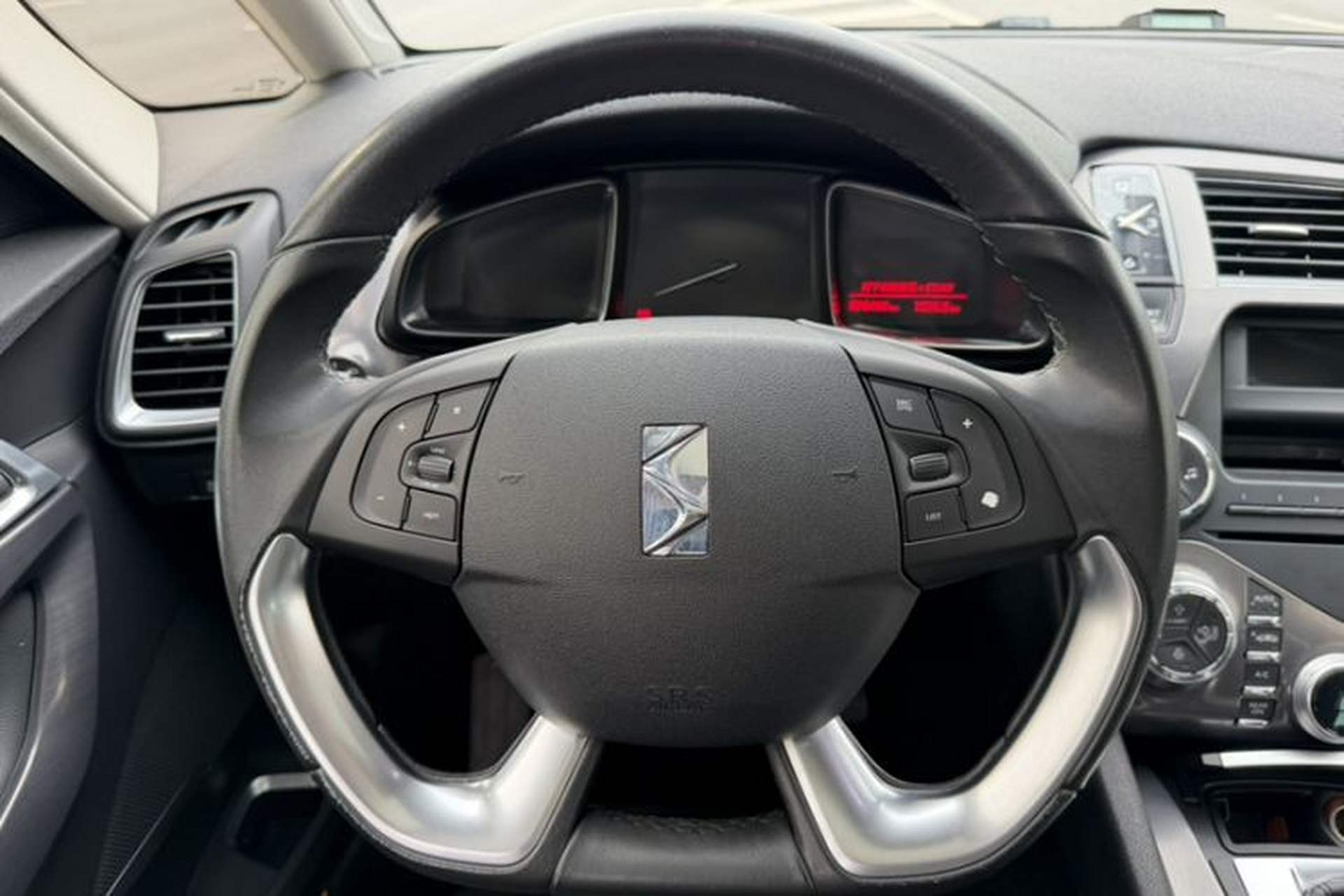 Used DS 5 2014 1.6T Elegant Version THP160 Steering Wheel