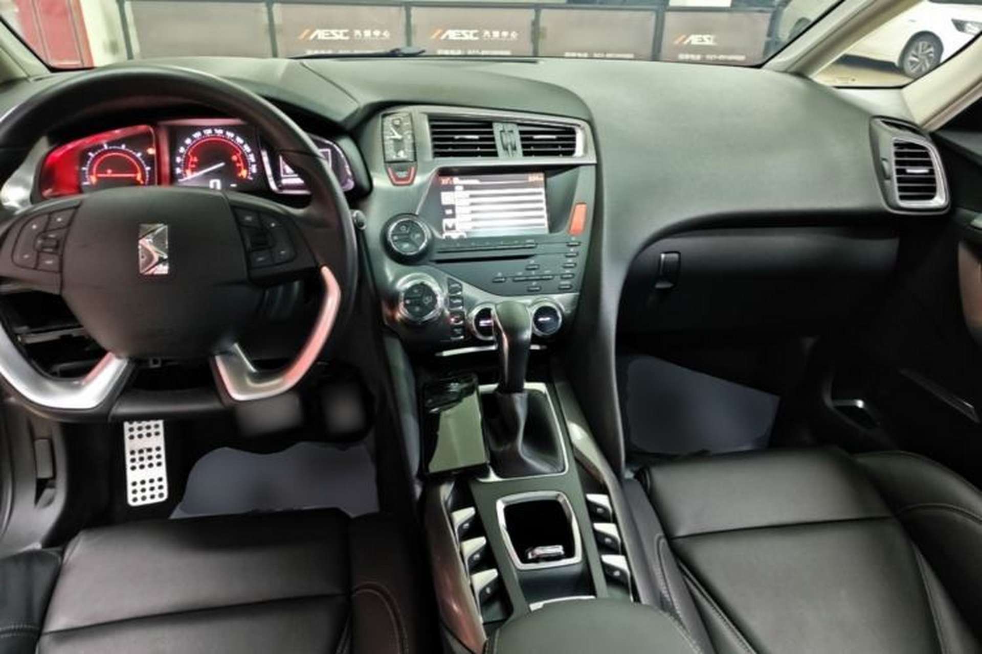 Used DS 5 2014 1.6T Luxury Edition THP200 Center Console