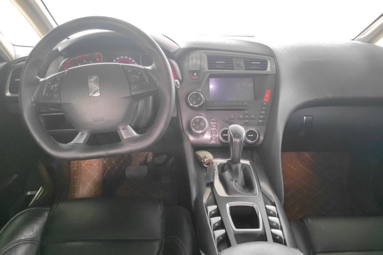Used DS 5 2014 1.6T Elegant Version THP160 Center Console