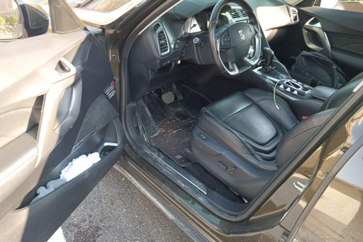 Used DS 5 2014 1.6T Luxury Edition THP160 Driver Seat