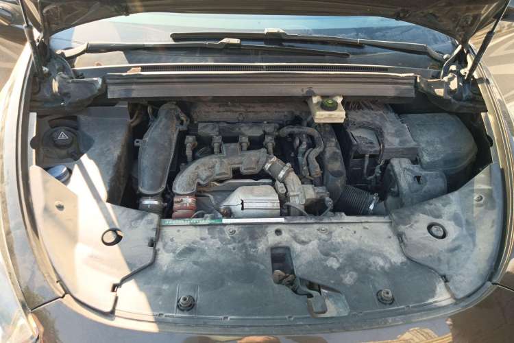 Used DS 5 2014 1.6T Luxury Edition THP160 Engine Bay