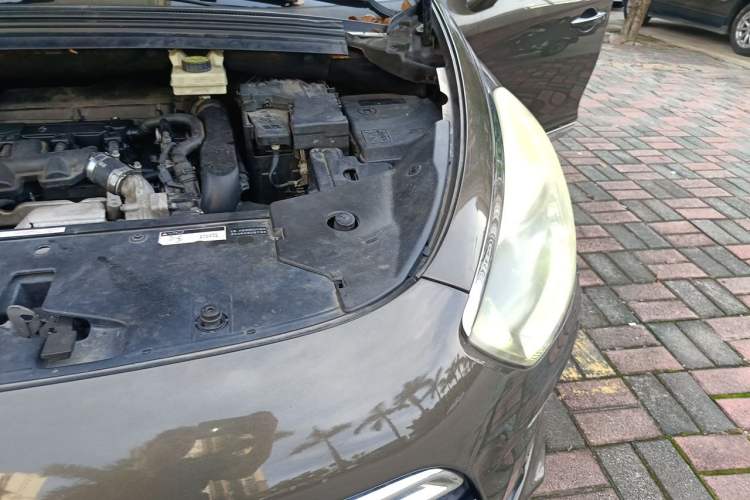 Used DS 5 2014 1.6T Luxury Edition THP160 Engine Bay Left