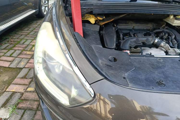 Used DS 5 2014 1.6T Luxury Edition THP160 Engine Bay Right