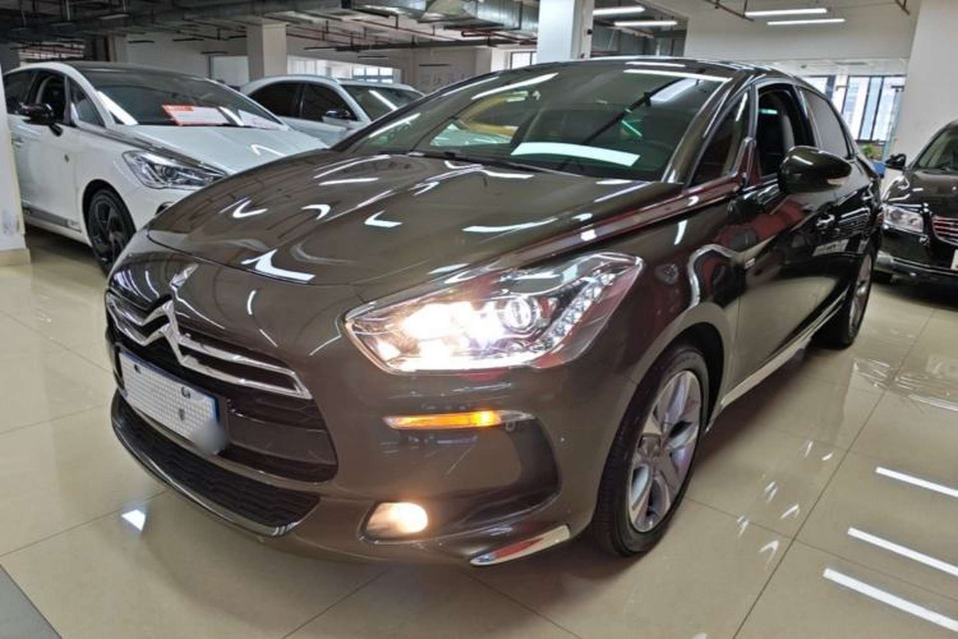 Used DS 5 2014 1.6T Luxury Edition THP200 Front Left 45 Deg