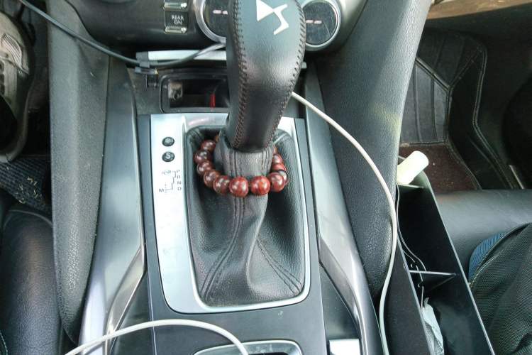 Used DS 5 2014 1.6T Luxury Edition THP160 Gear Lever