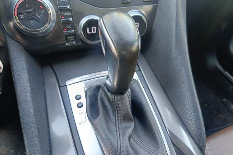 Used DS 5 2014 1.6T Luxury Edition THP160 Gear Lever