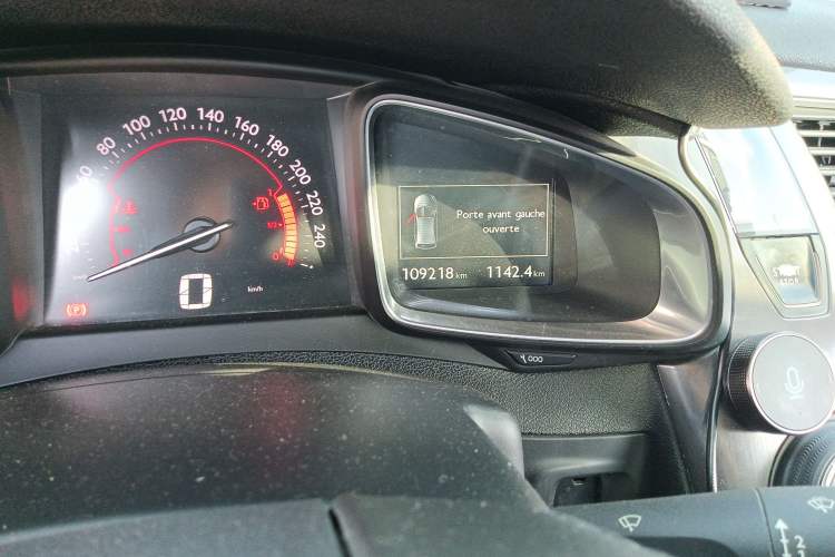 Used DS 5 2014 1.6T Luxury Edition THP160 Odometer Close Up