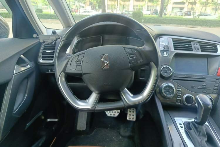 Used DS 5 2014 1.6T Luxury Edition THP160 Steering Wheel