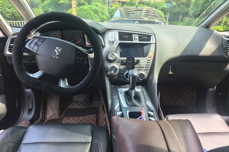 Used DS 5 2014 1.6T Elegant Version THP160 Center Console
