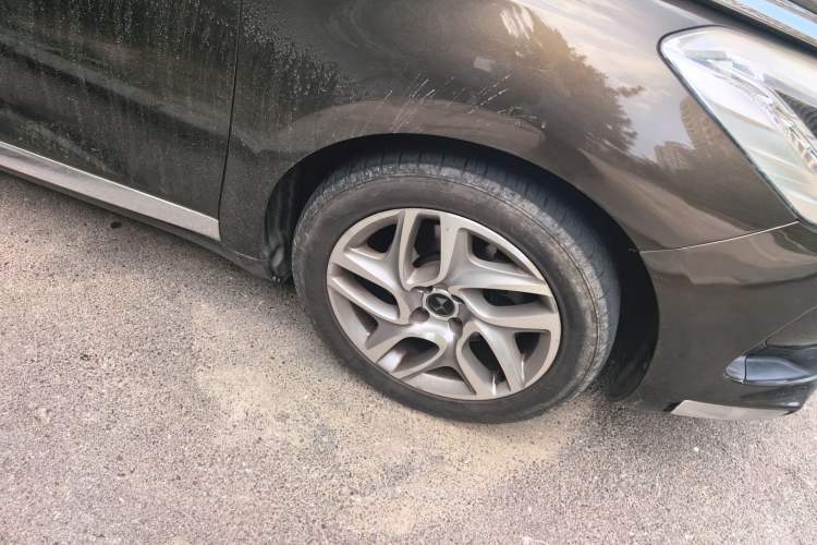Used DS 5 2014 1.6T Elegant Version THP160 Right Front Wheel Hub