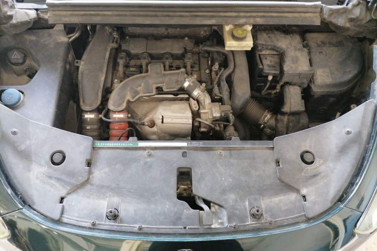 Used DS 5 2014 1.6T Luxury Edition THP160 Engine Bay