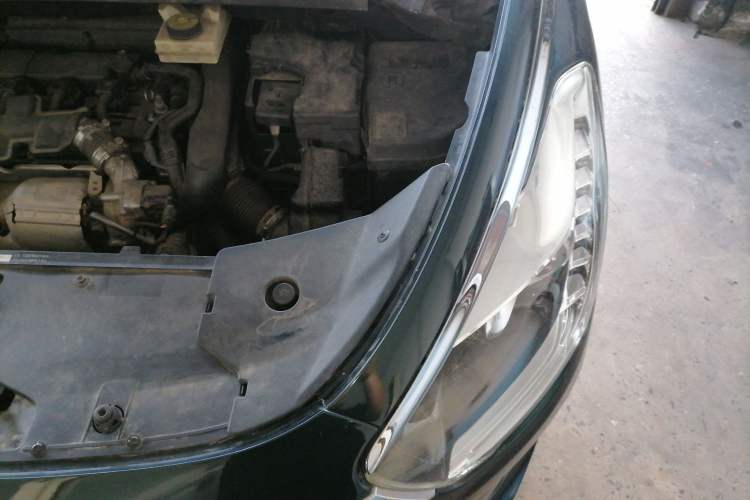 Used DS 5 2014 1.6T Luxury Edition THP160 Engine Bay Left