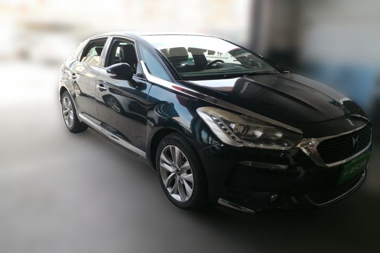 Used DS 5 2014 1.6T Luxury Edition THP160 Front Right 45 Deg