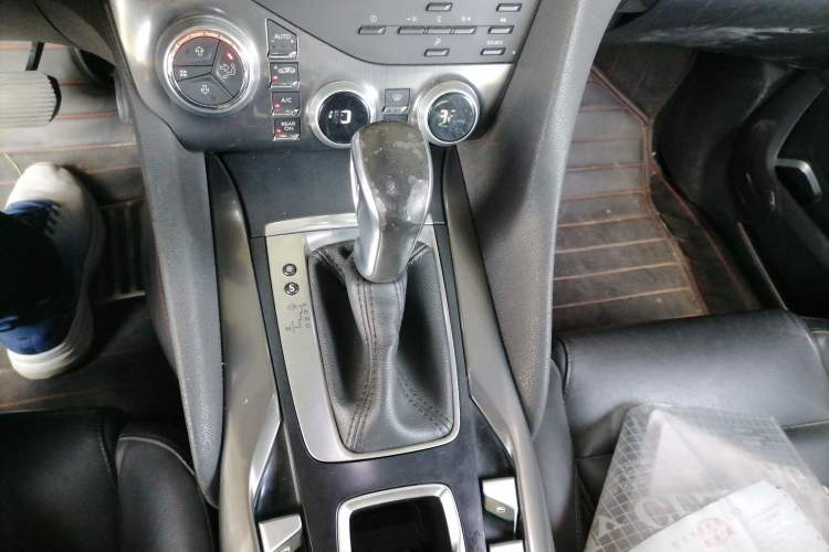 Used DS 5 2014 1.6T Luxury Edition THP160 Gear Lever