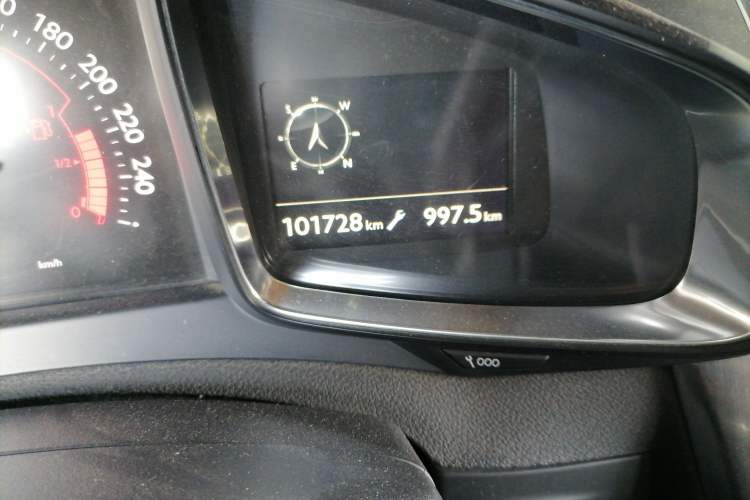 Used DS 5 2014 1.6T Luxury Edition THP160 Odometer Close Up
