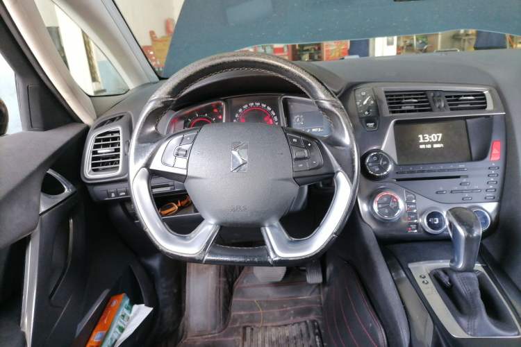 Used DS 5 2014 1.6T Luxury Edition THP160 Steering Wheel