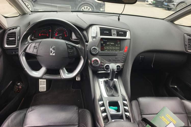 Used DS 5 2014 1.6T Luxury Edition THP200 Center Console