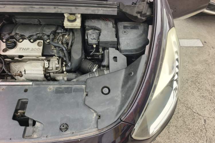 Used DS 5 2014 1.6T Luxury Edition THP200 Engine Bay Left
