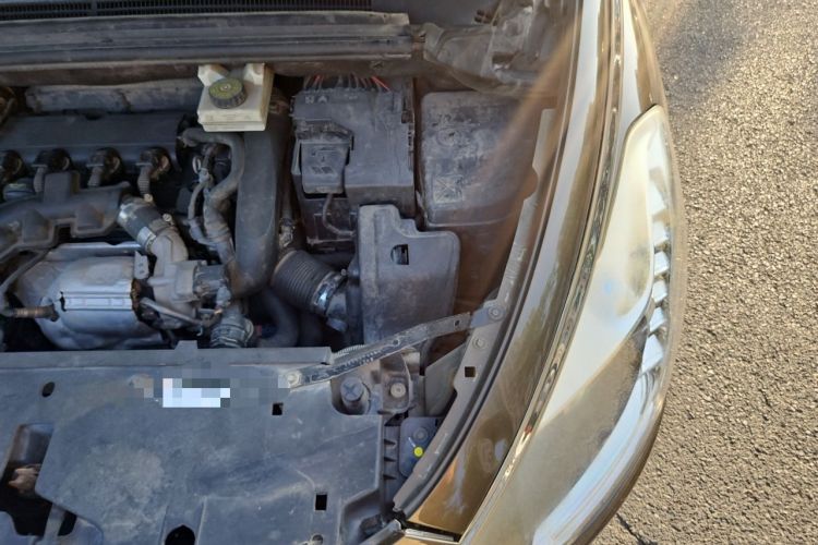 Used DS 5 2014 1.6T Luxury Edition THP160 Engine Bay Left