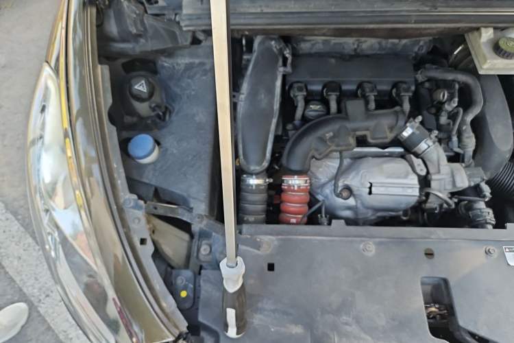 Used DS 5 2014 1.6T Luxury Edition THP160 Engine Bay Right