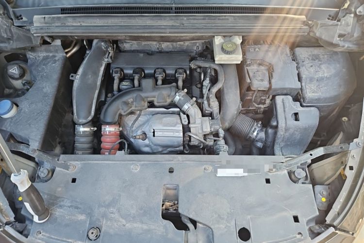 Used DS 5 2014 1.6T Luxury Edition THP160 Engine Bay