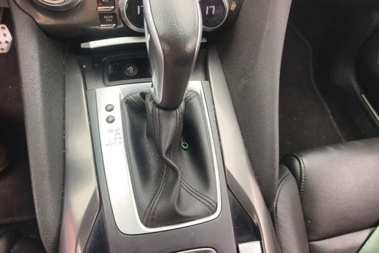 Used DS 5 2014 1.6T Luxury Edition THP200 Gear Lever