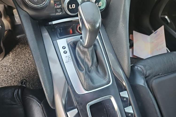 Used DS 5 2014 1.6T Luxury Edition THP160 Gear Lever