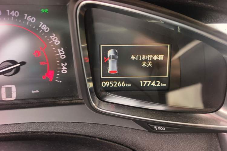 Used DS 5 2014 1.6T Luxury Edition THP200 Odometer Close Up