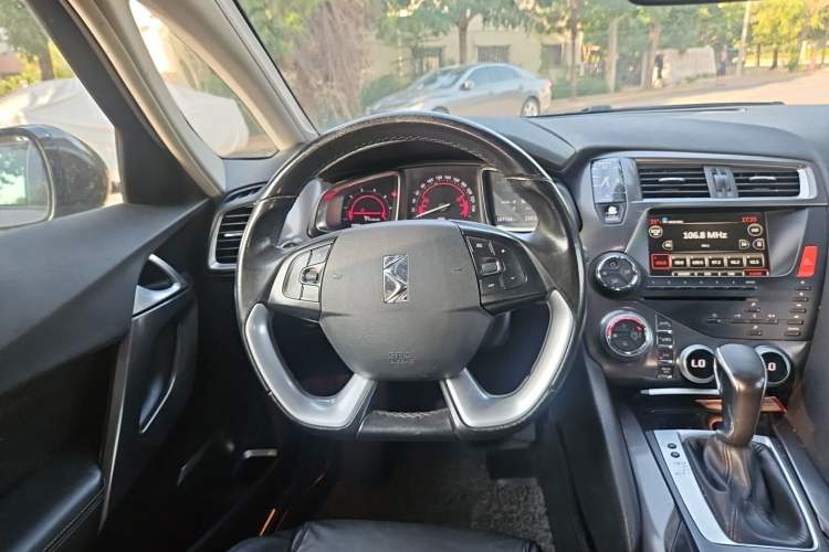 Used DS 5 2014 1.6T Luxury Edition THP160 Steering Wheel