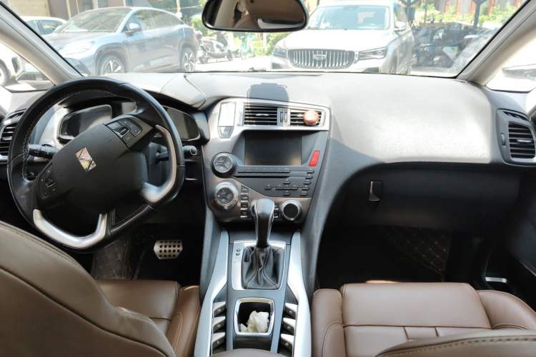 Used DS 5 2014 1.6T Prestige Edition THP200 Center Console