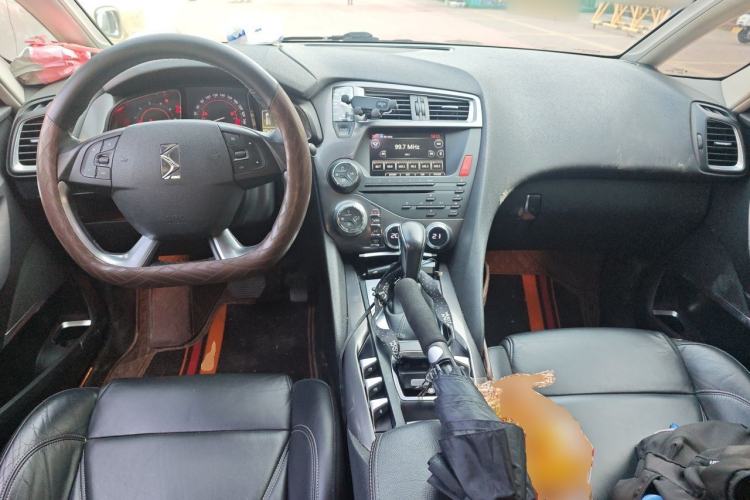 Used DS 5 2014 1.6T Luxury Edition THP160 Center Console
