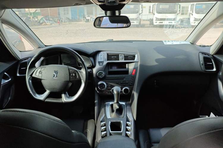 Used DS 5 2014 1.6T Elegant Version THP160 Center Console