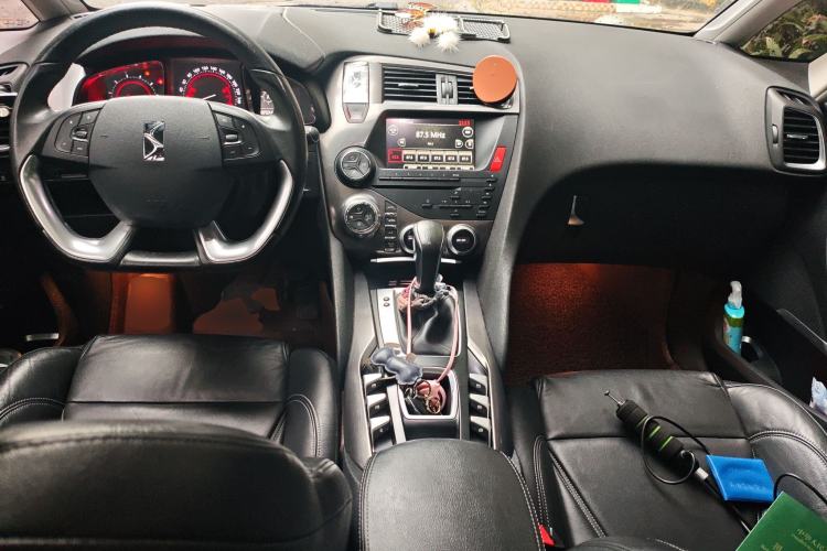 Used DS 5 2014 1.6T Luxury Edition THP160 Center Console