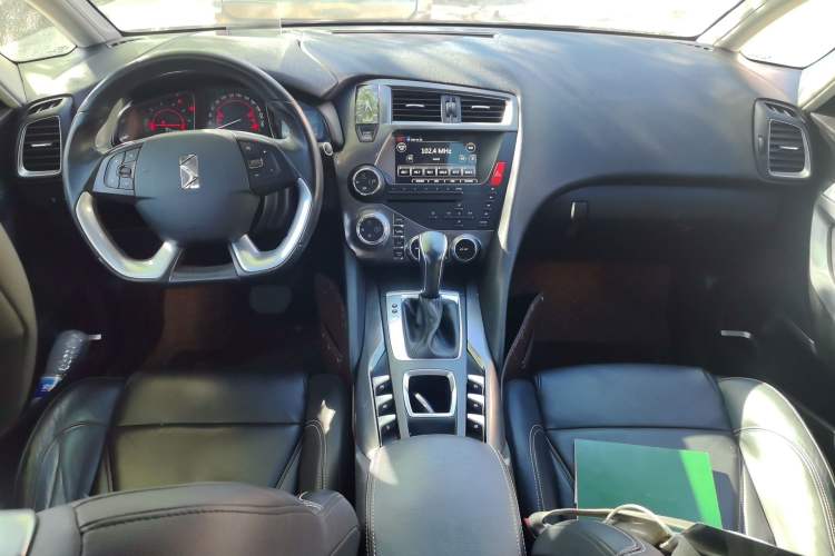 Used DS 5 2014 1.6T Luxury Edition THP160 Center Console