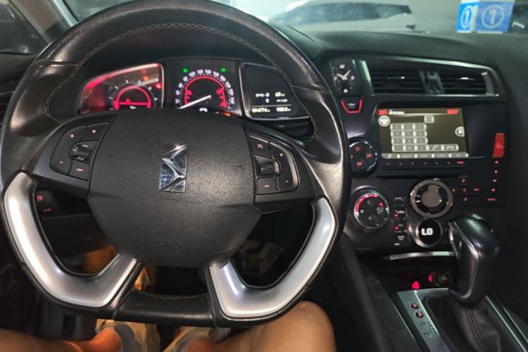 Used DS 5 2014 1.6T Luxury Edition THP160 Center Console