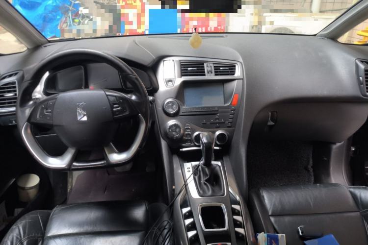 Used DS 5 2014 1.6T Elegant Version THP160 Center Console