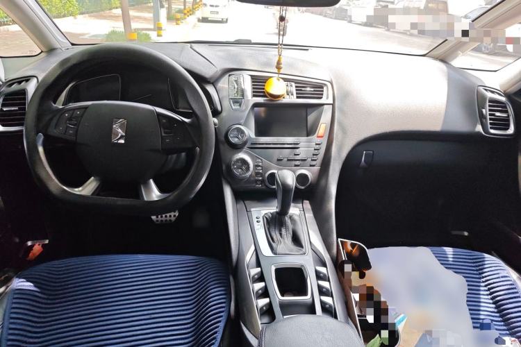 Used DS 5 2014 1.6T Luxury Edition THP200 Center Console